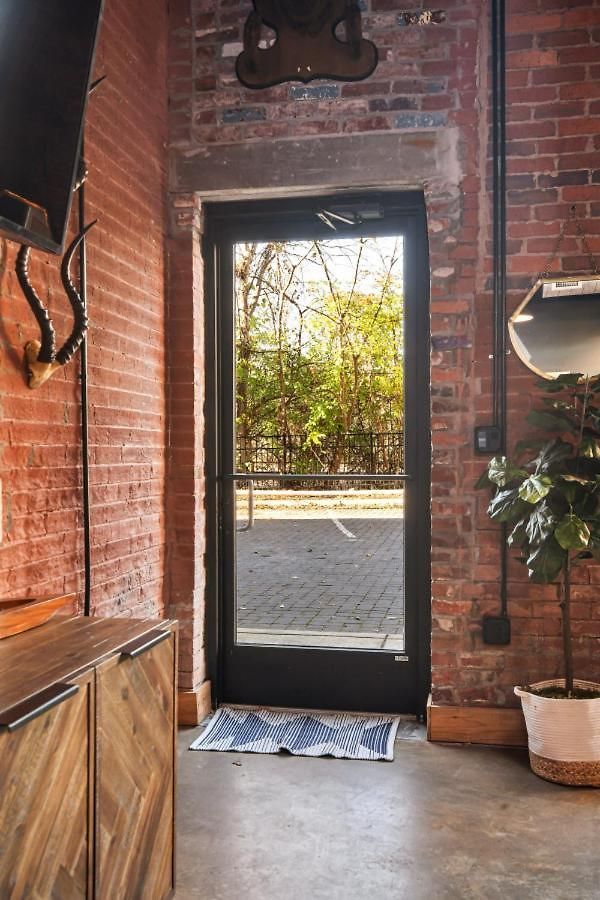 One-of-a-kind! Roll Up Garage Door-pool, Speakeasy Holiday home