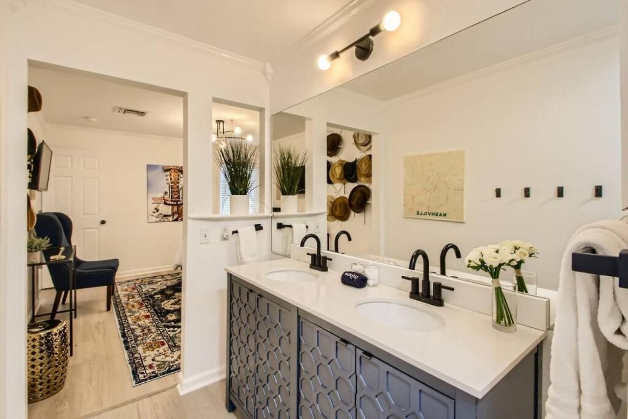 With Pool And Free Parking Walk Downtown & Germantown * Nashville