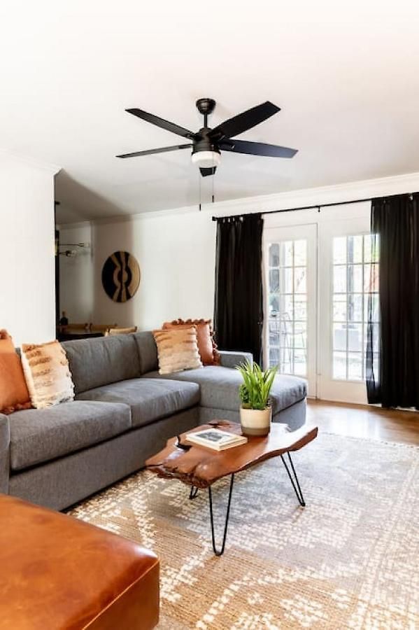 Stylish Downtown With Patio & Free Parking * Nashville