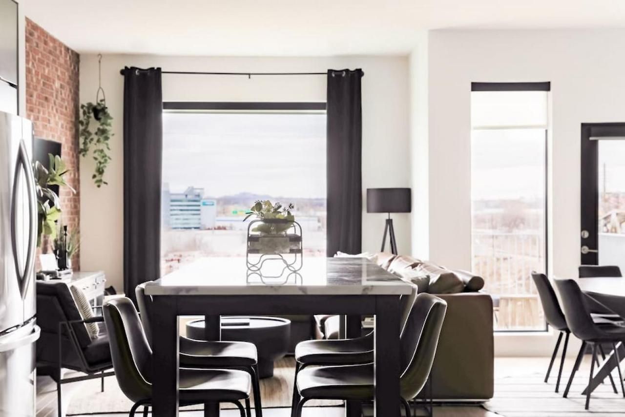 Apartment Stunning River View Walk To Downtown Rooftop Patio *