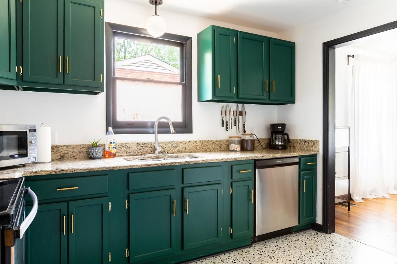 Mid-century Modern Near Downtown With Free Parking