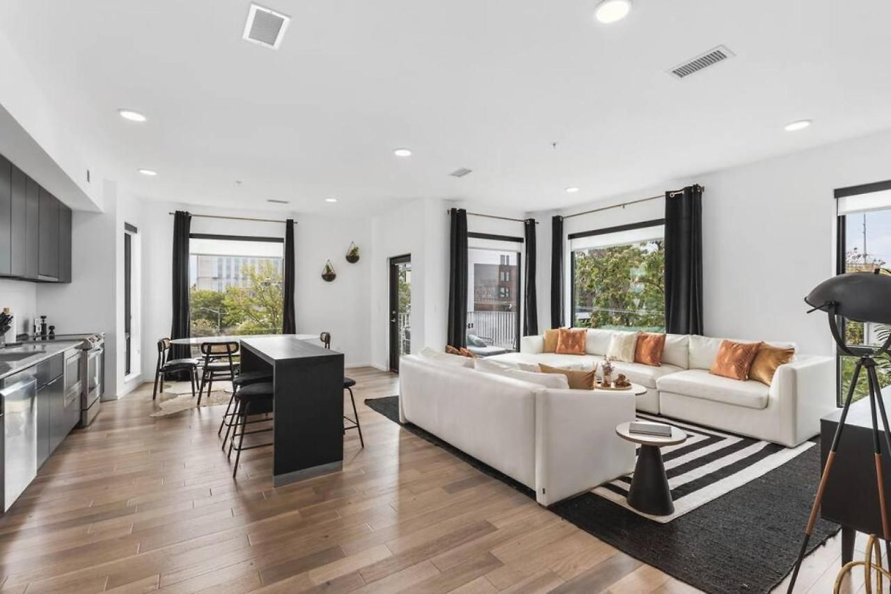 Oasis On The River With Garage Walk To Downtown Apartment *