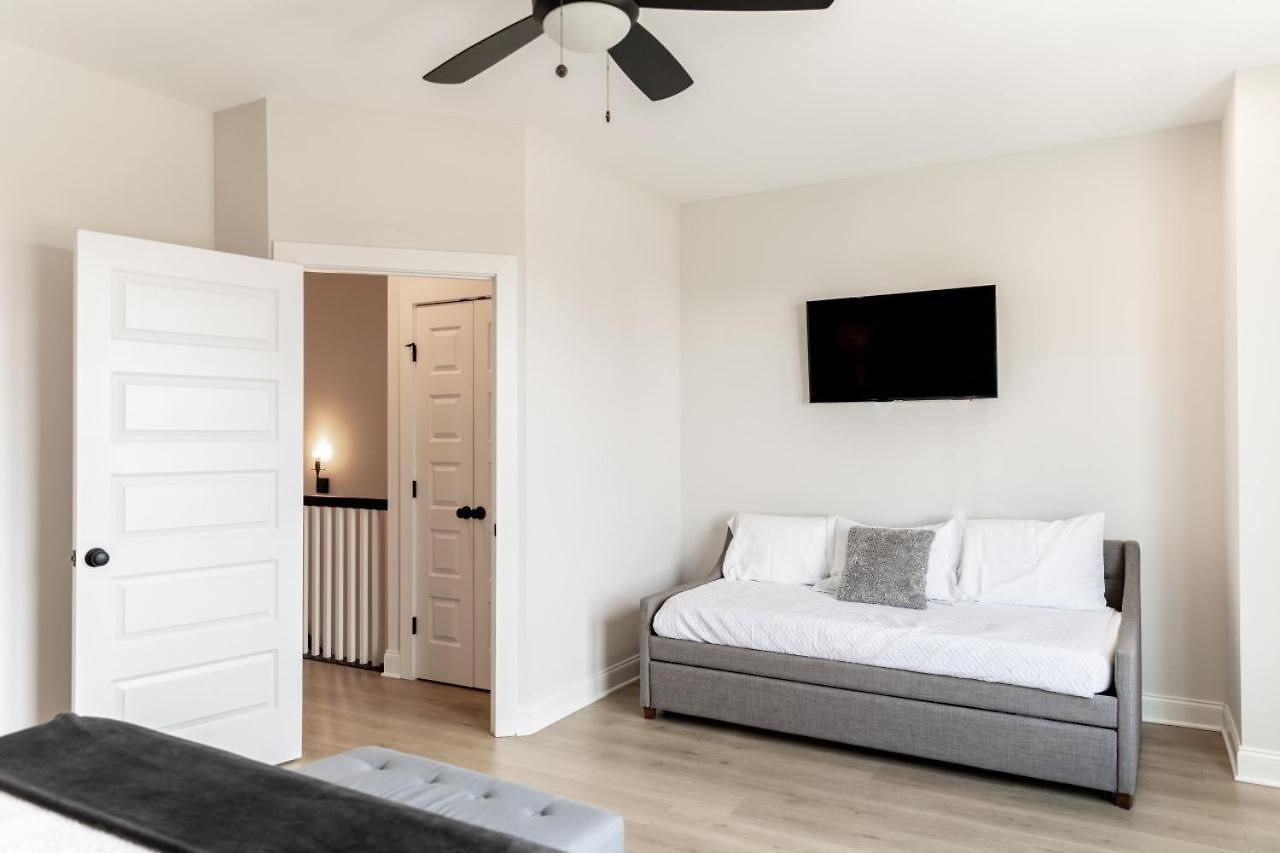 Diamond Retreat Townhome With Garage 3 Mi To Downtown Holiday home *