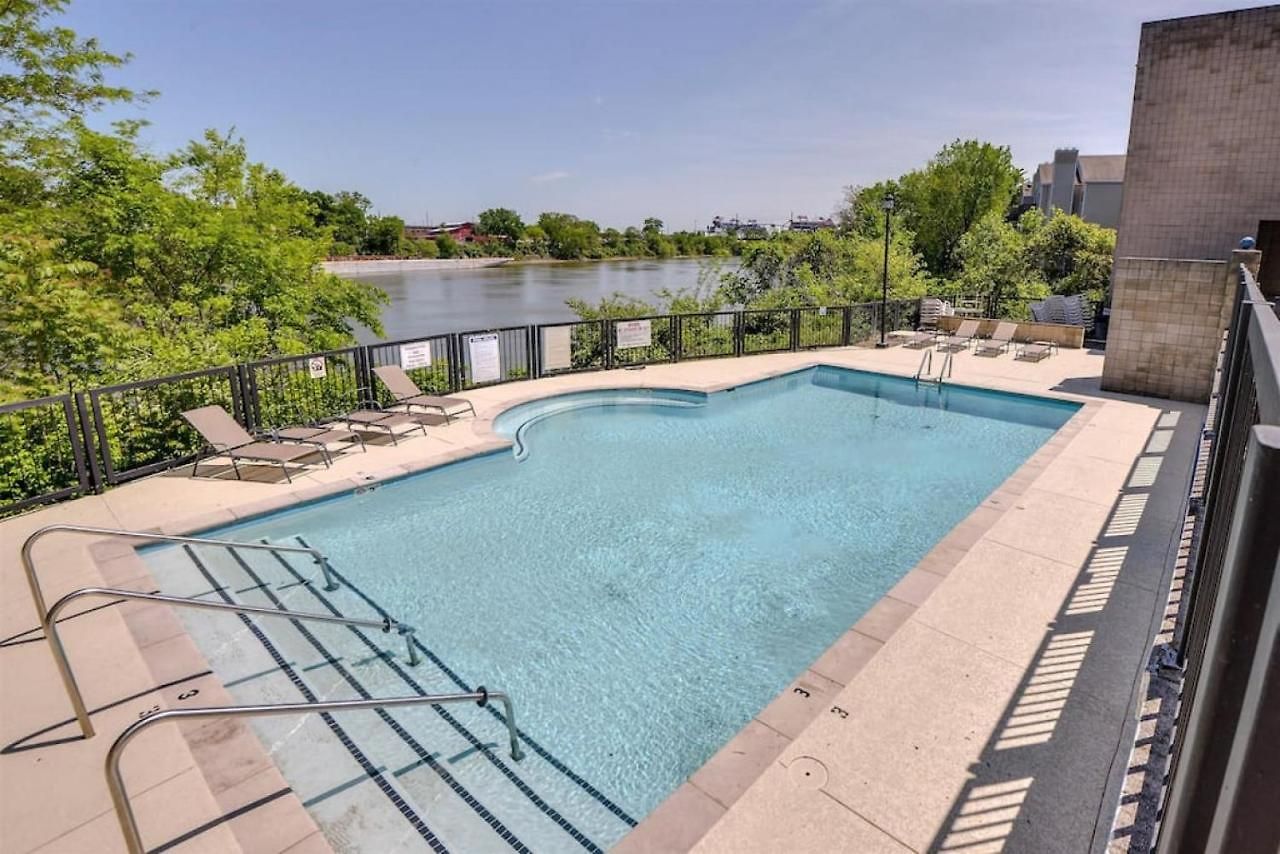 Holiday home Riverfront View Near Downtown, Walk To Restaurants *