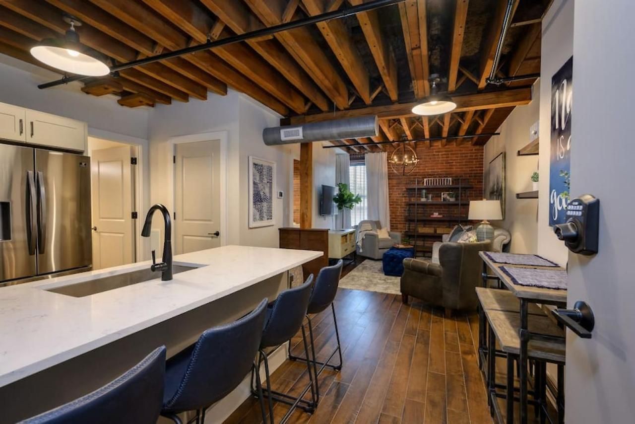 Regal Retreat In Pool Gym Free Parking * Nashville