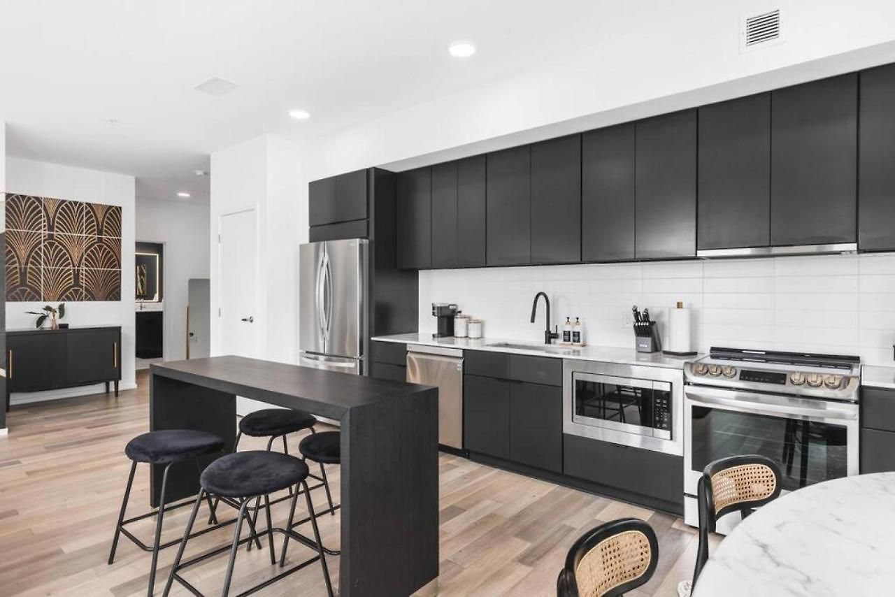 Apartment Oasis On The River With Garage Walk To Downtown *