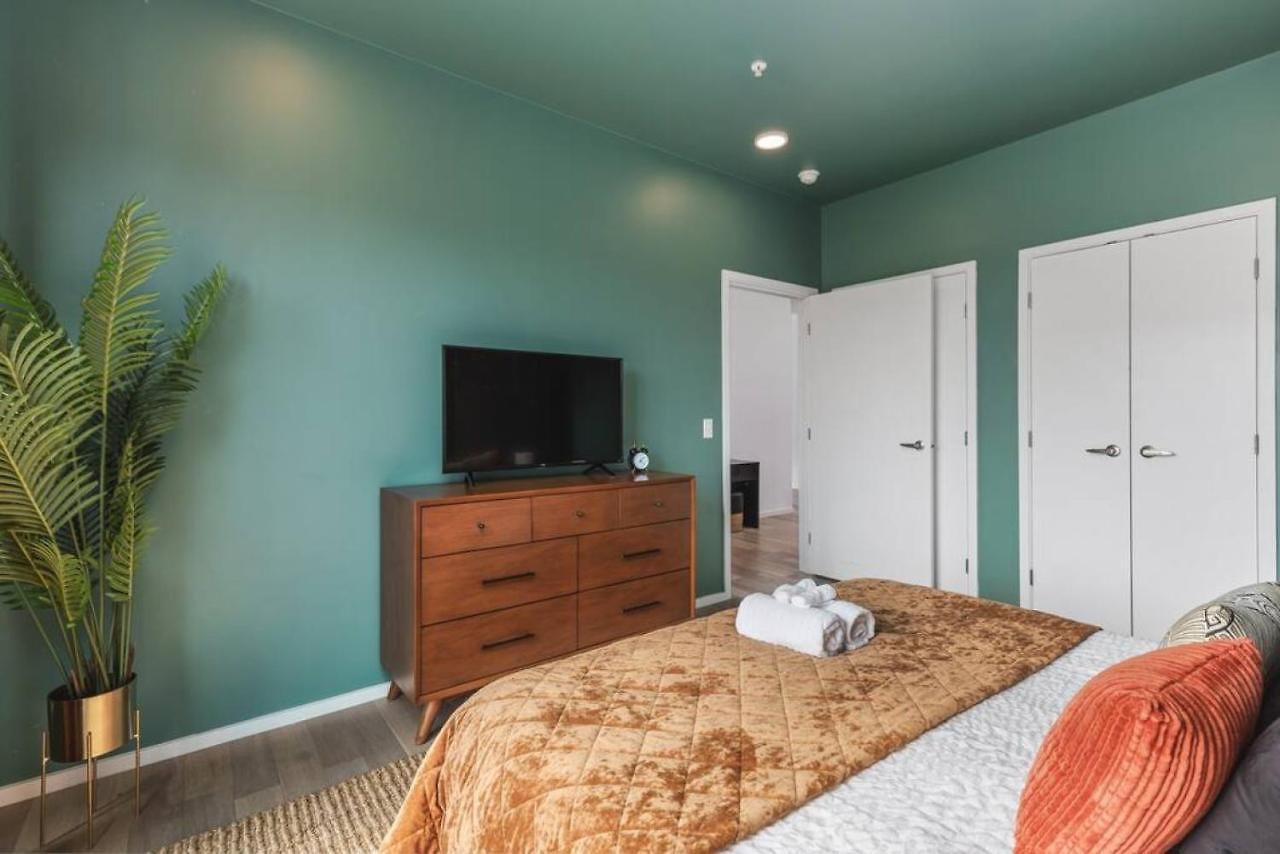 Oasis On The River With Garage Walk To Downtown Apartment *