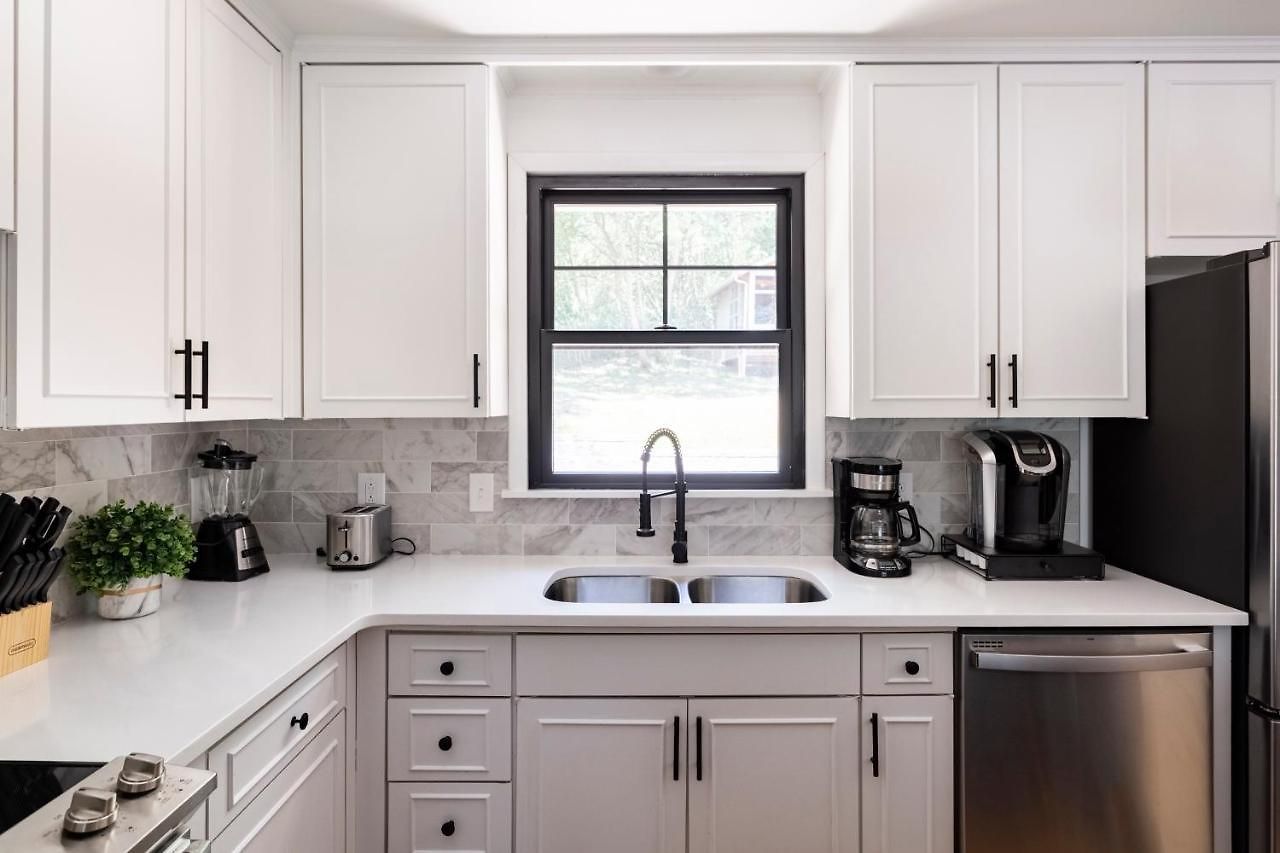 Spacious In A Quiet Neighborhood *