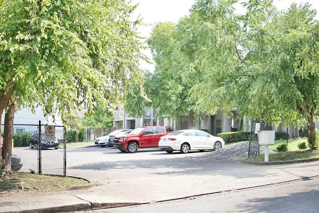 Lovely 2-bedroom W/balcony And Free Parking Nashville