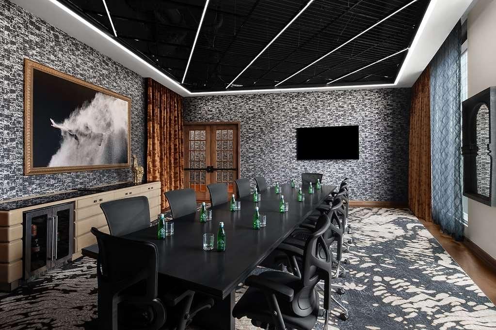 Fraye Curio Collection By Hilton Nashville