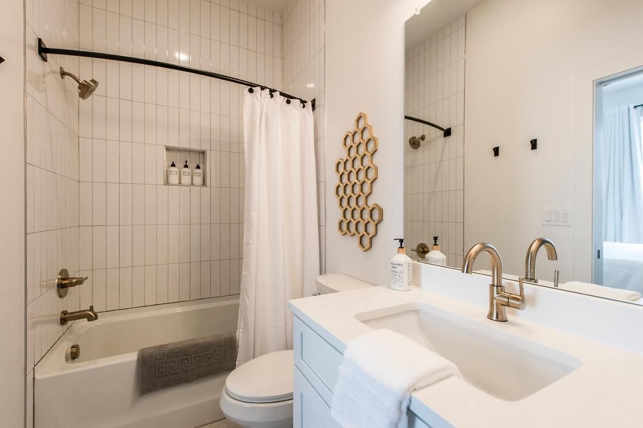 Brand New 4 Bedroom 4bath Townhome With Amazing Rooftop! Holiday home Nashville