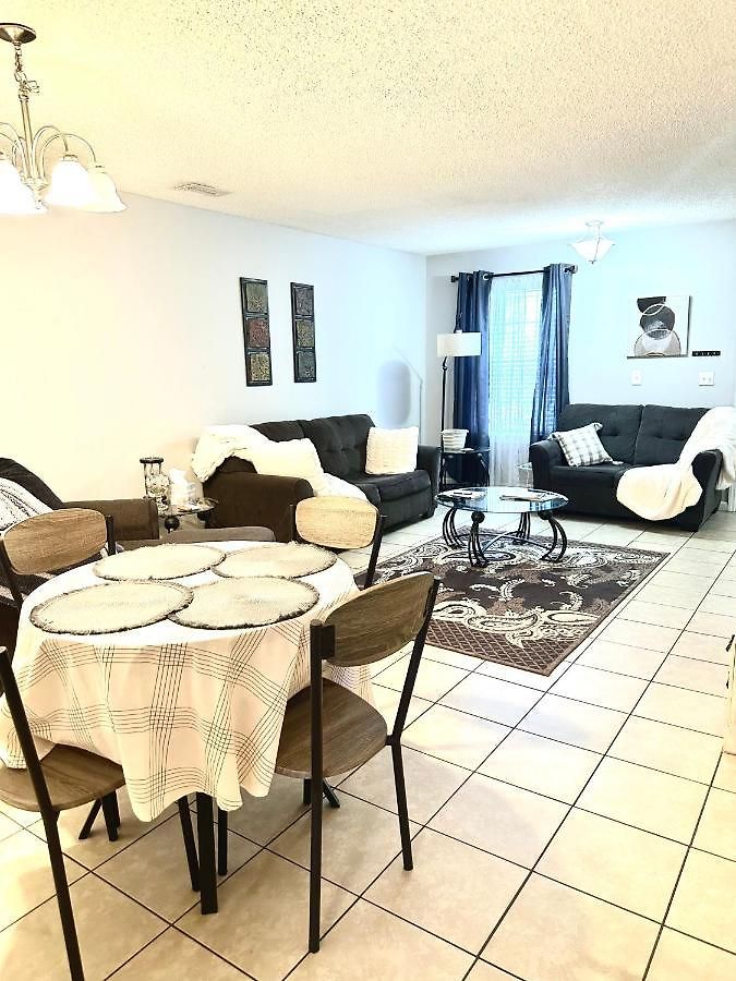 Apartment Lovely 2-bedroom W/balcony And Free Parking