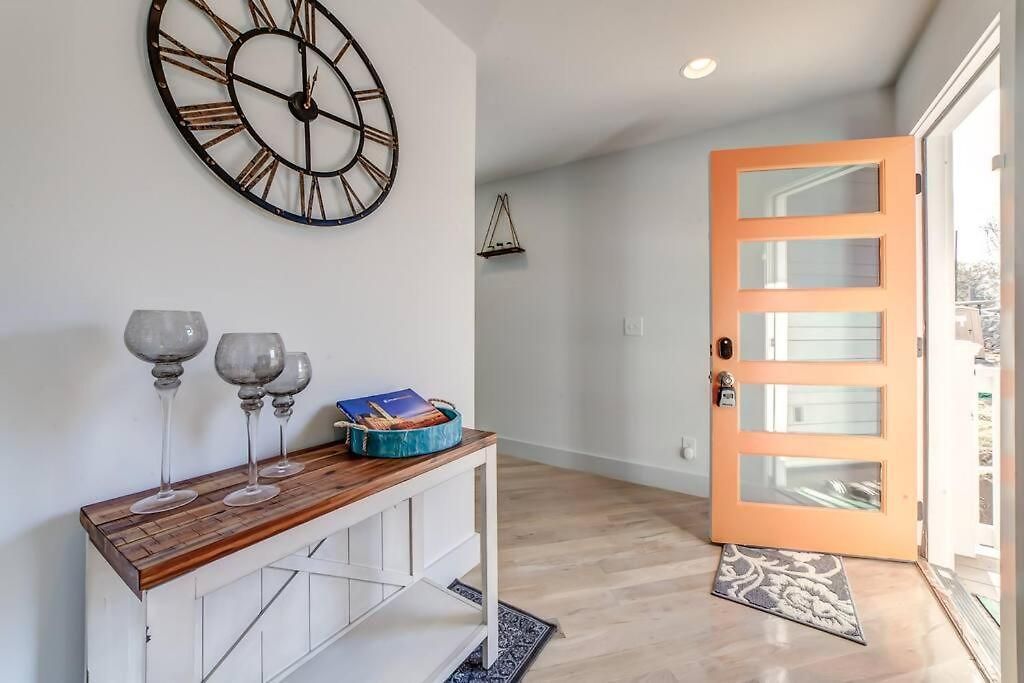 Nashville's Broadway: Your Spacious Holiday home *