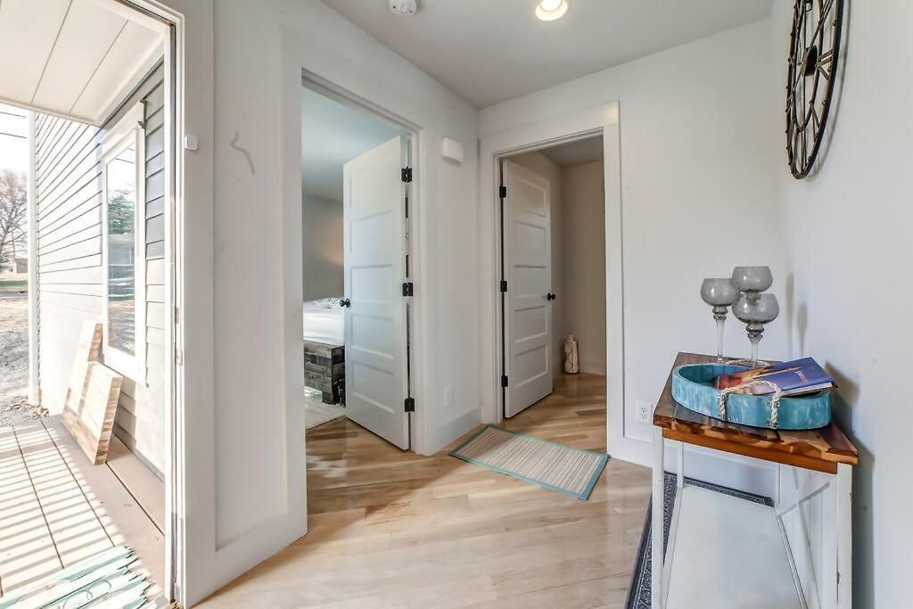 Nashville's Broadway: Your Spacious