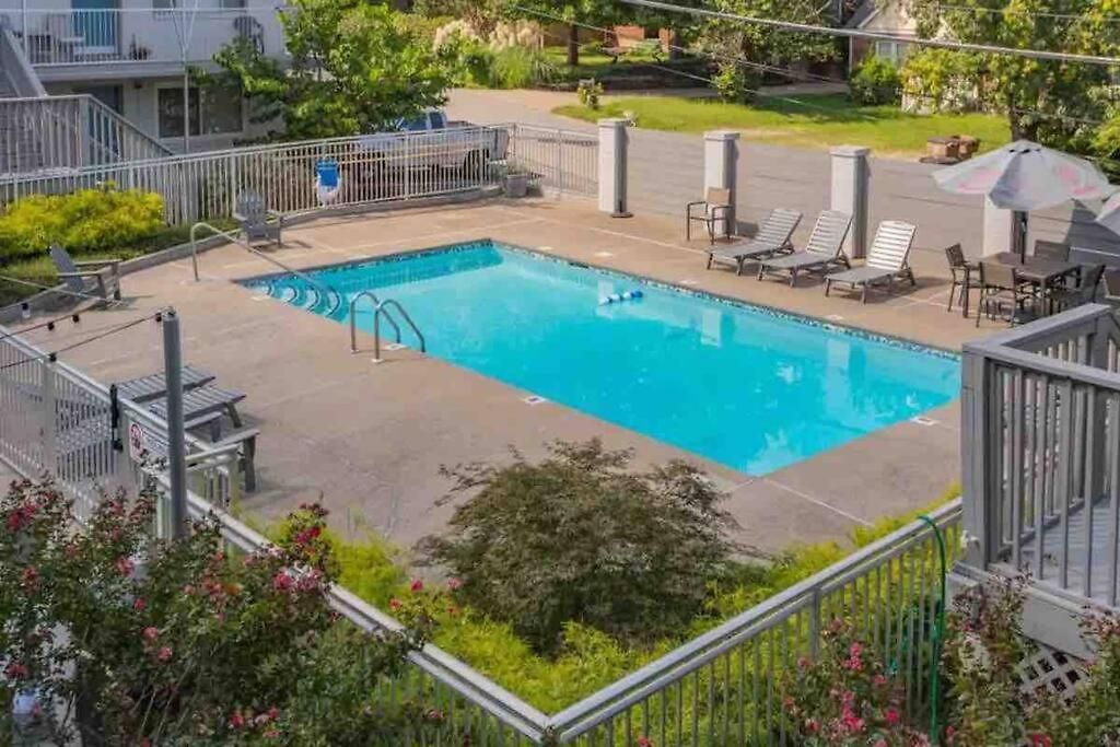 Walk To 12 South, 7 Min To Downtown, Free Parking! Apartment Nashville