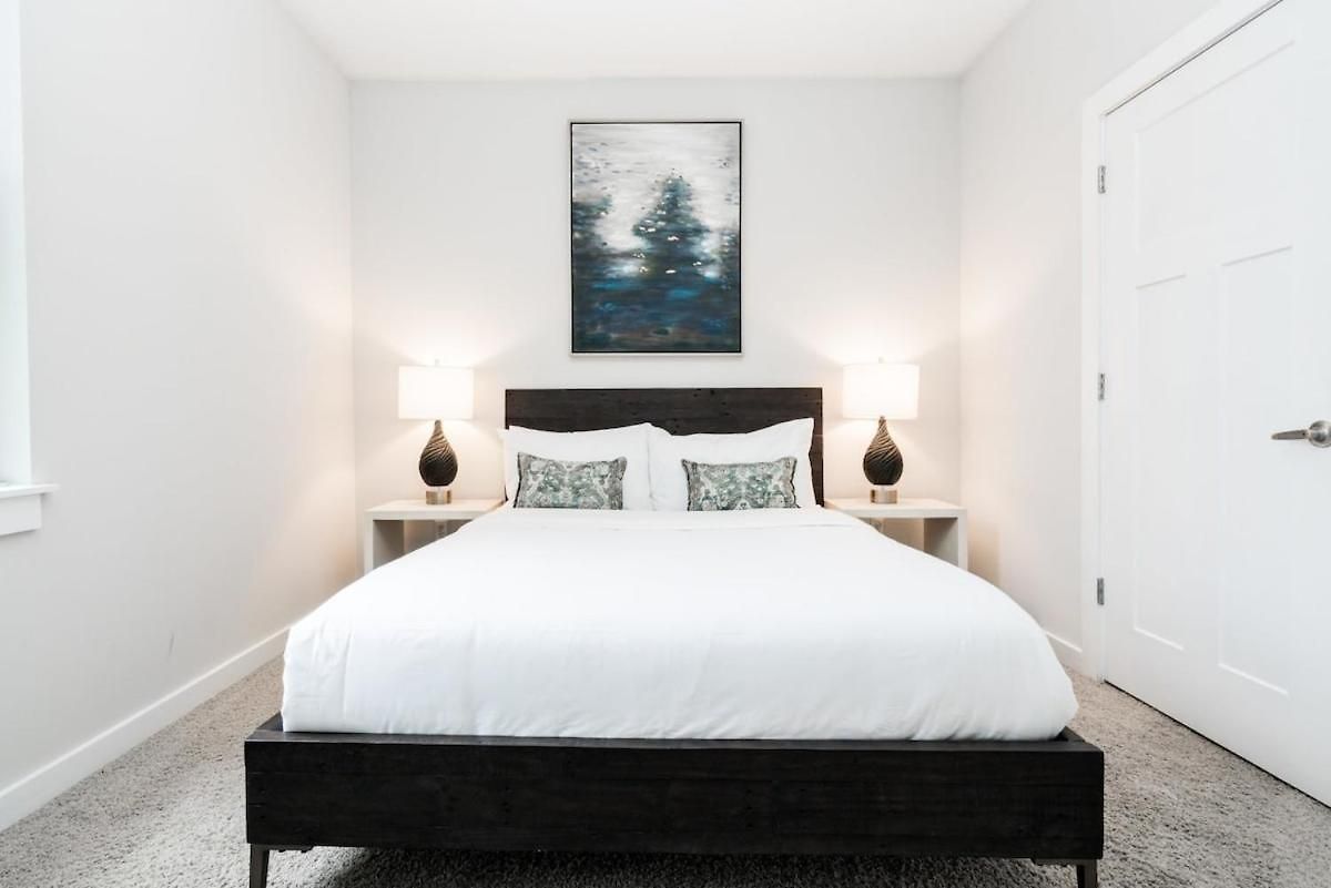Cozysuites Two Stunning Music Row Apartment