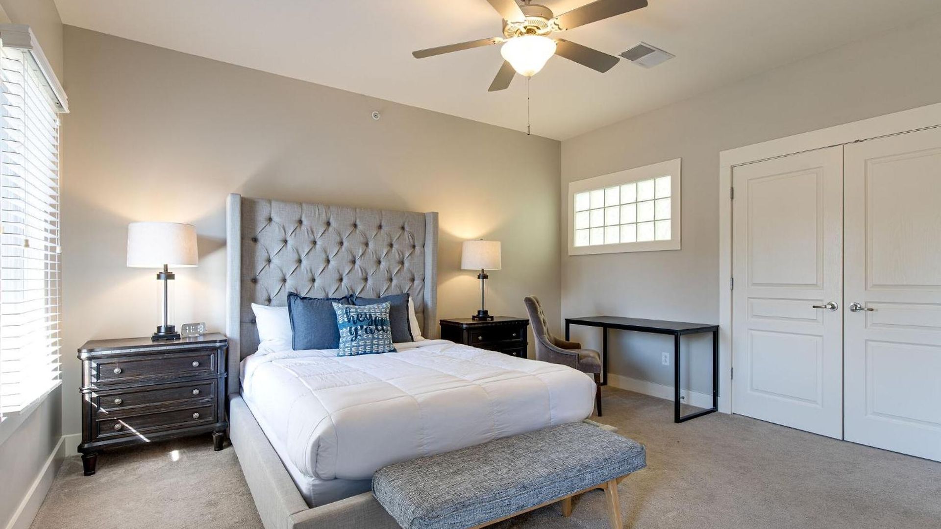 Apartment Modern 3-story West End - Free 2-car Garage *