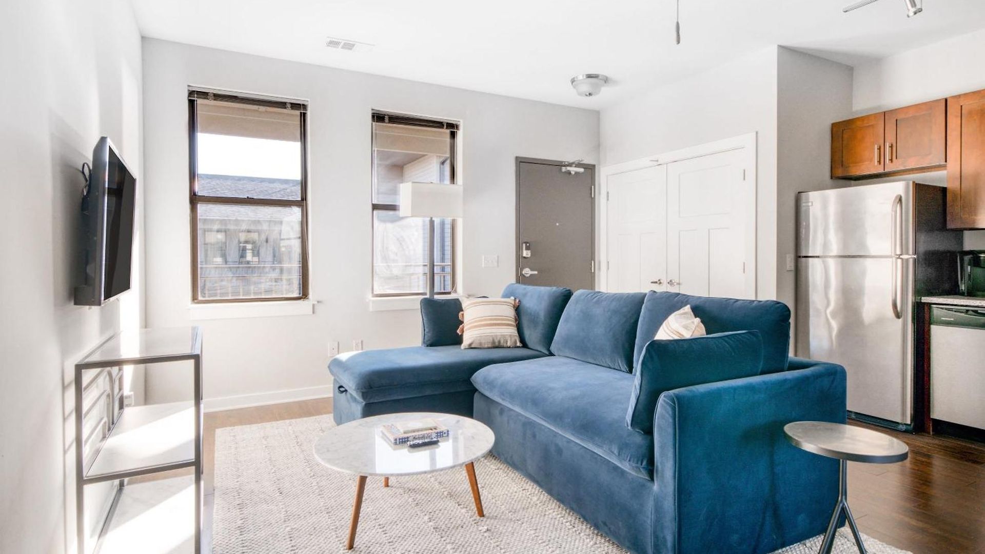 Cozysuites Music Row Bold 1br In Midtown Apartment *