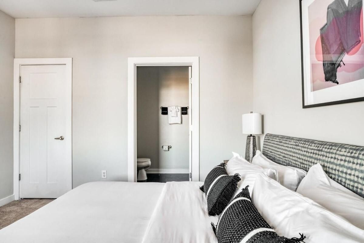 Apartment Two Cozysuites Modern Music Row Nashville