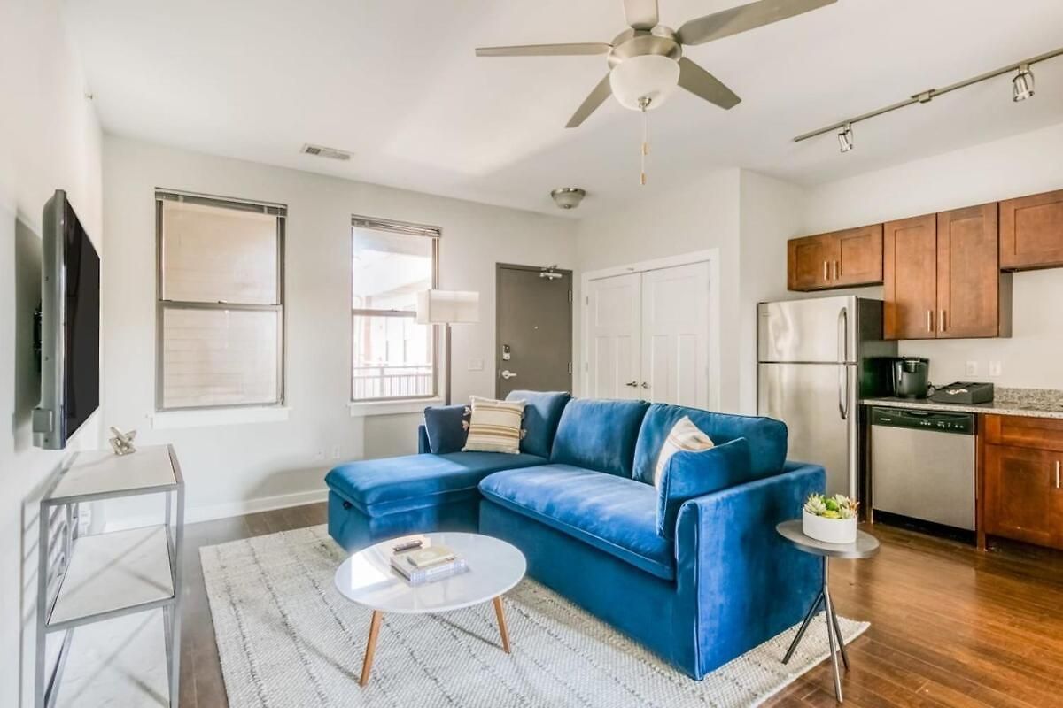 Two Cozysuites Spacious Music Row Apartment *