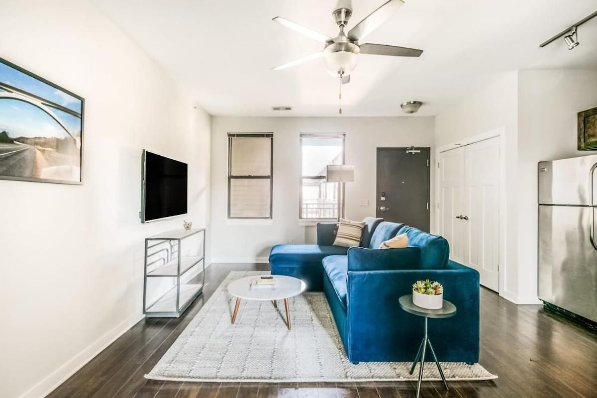 Two Cozysuites Spacious Music Row