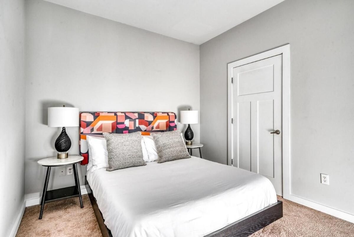 Cozysuites Two Modern Music Row *