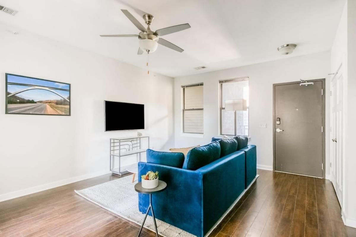 Two Cozysuites Spacious Music Row Apartment *