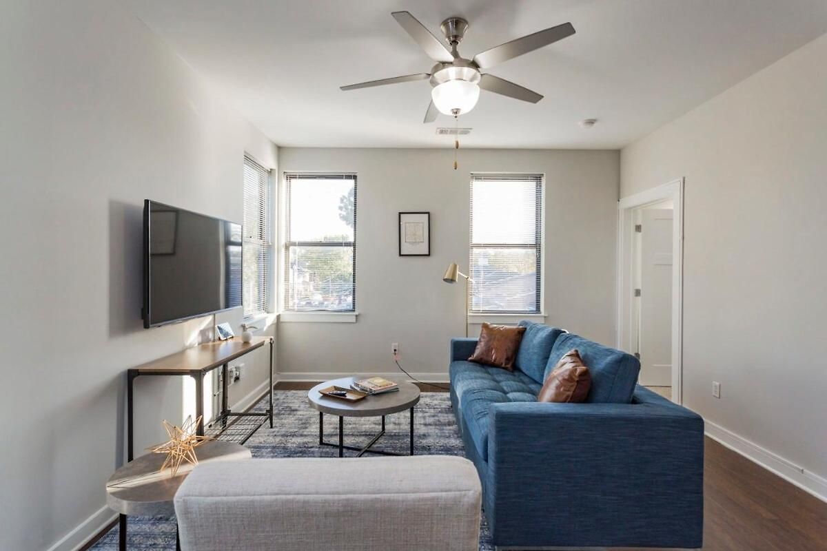 Two Cozysuites Alluring Music Row In Apartment