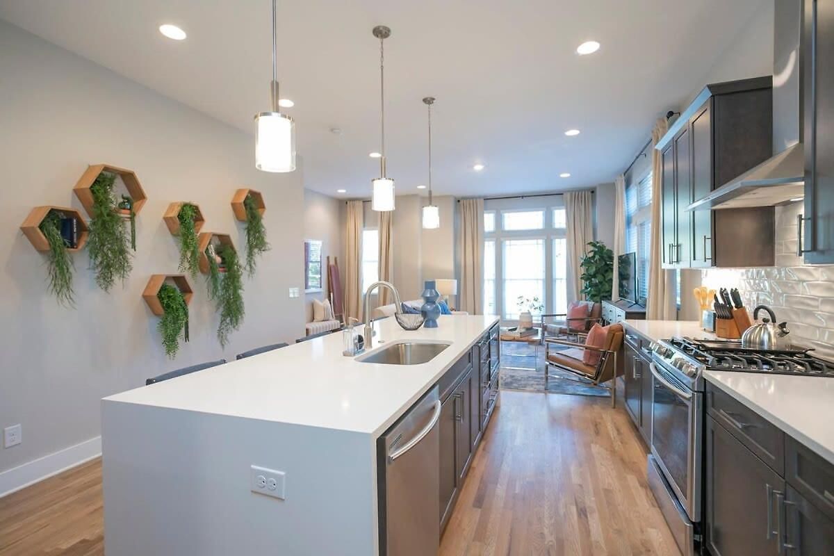 2 Miles To Broadway W Rooftop Deck Grill & Garage *