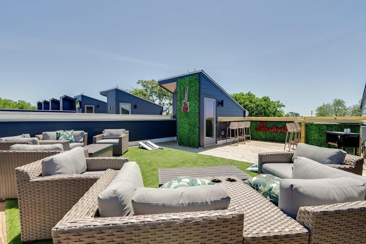 New East Oasis 13beds Roofdeck Free Parking Holiday home *