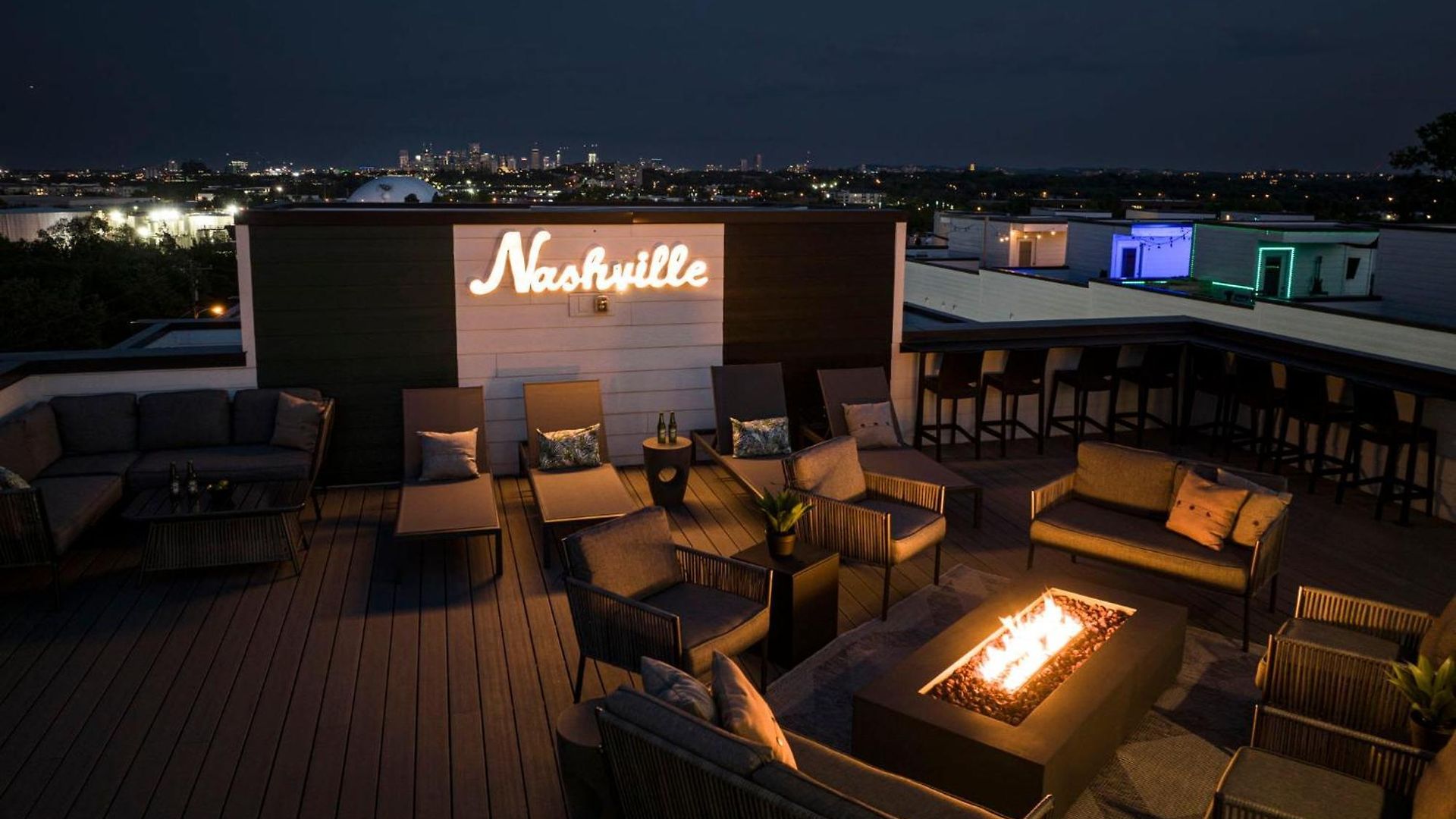 Holiday home Rooftop Skyline Views Dt Nash Sleeps 12 *