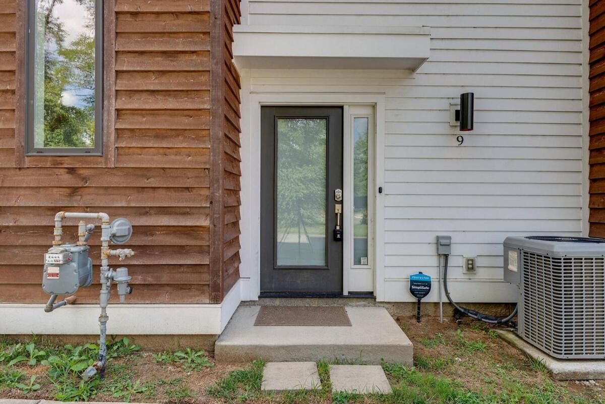 10 Percent Off New Downtown Sleeps 8 Holiday home *