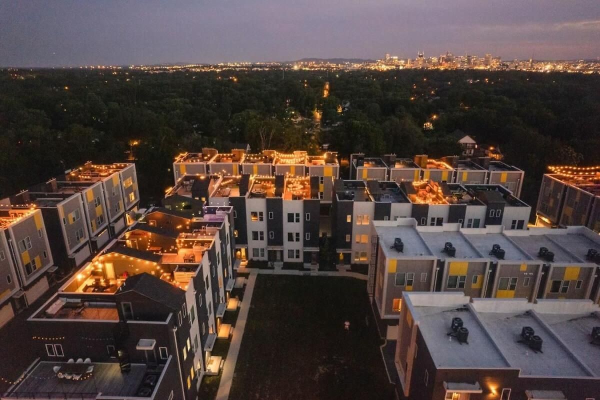 Carrie Underwood's East Side Rooftop Game * Nashville