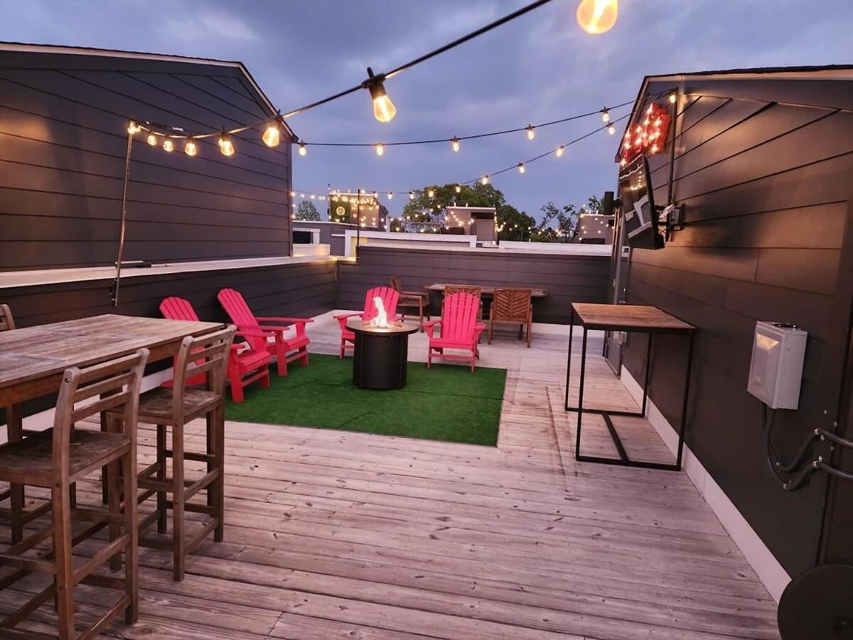 Carrie Underwood's East Side Rooftop Game