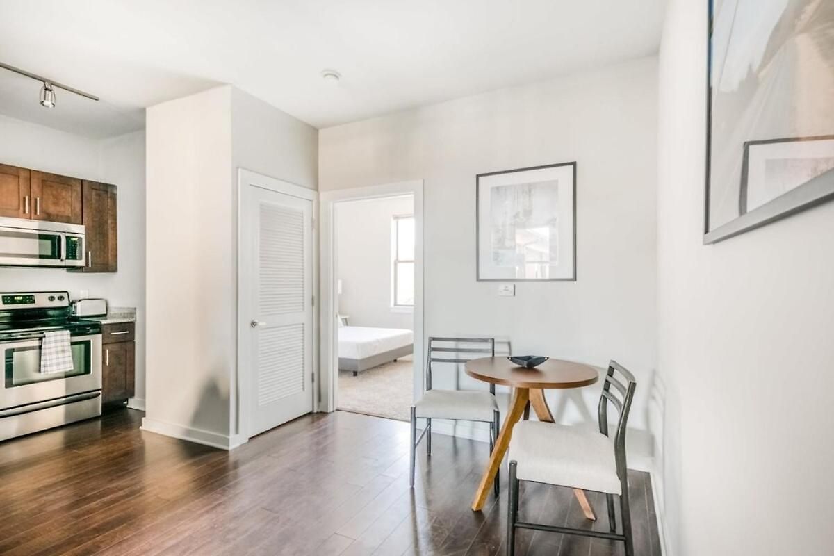 Cozysuites Two Music Row In Apartment