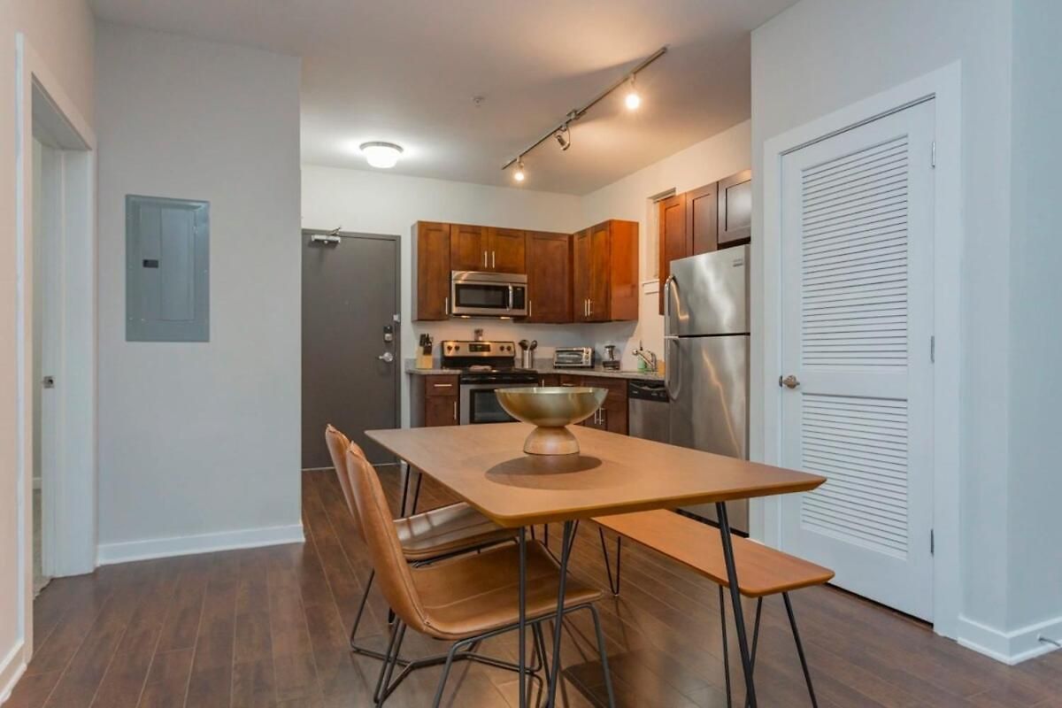Two Cozysuites Stylish Music Row Apartment