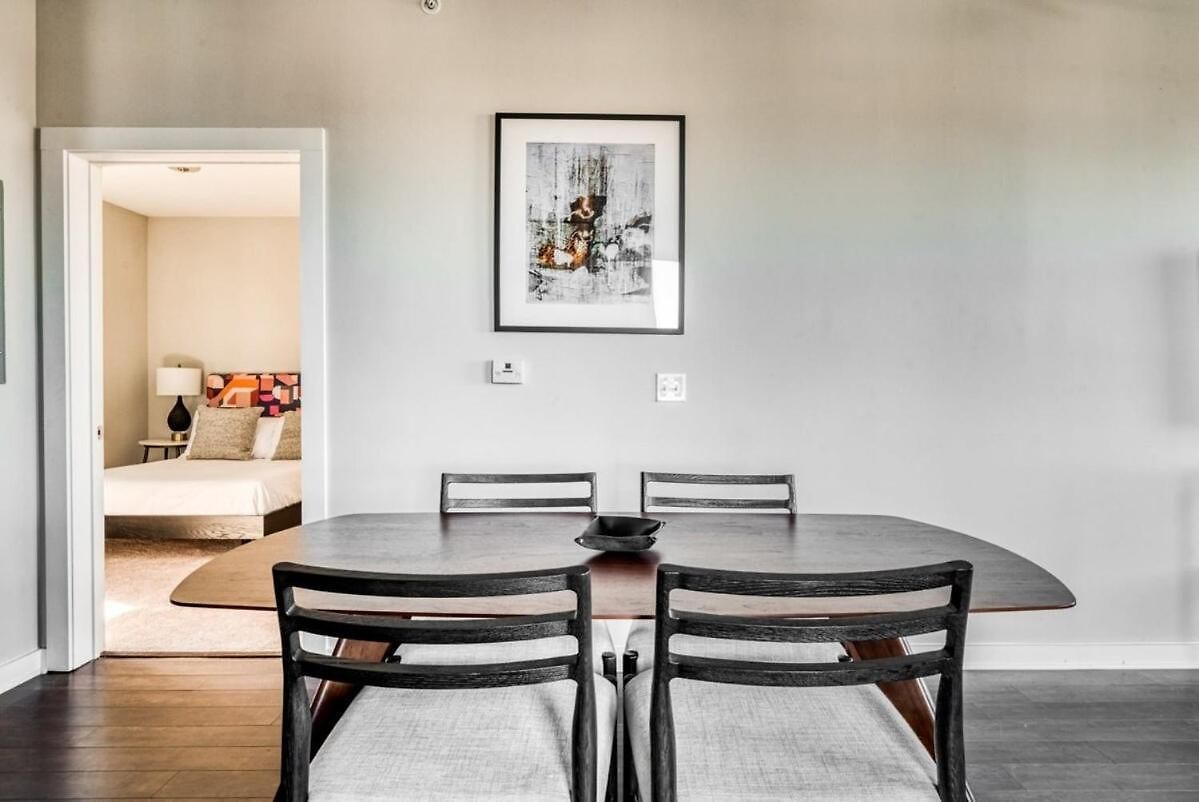 Cozysuites Two Spacious Music Row Apartment