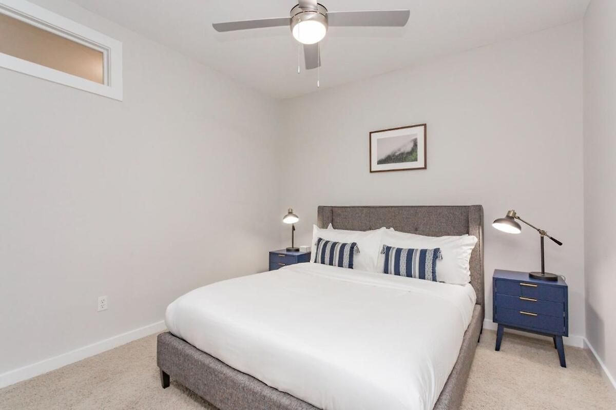Two Cozysuites Spacious Music Row Apartment *
