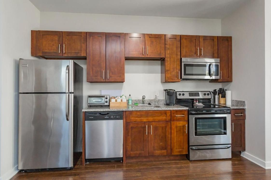 Two Cozysuites Spacious Music Row Apartment *