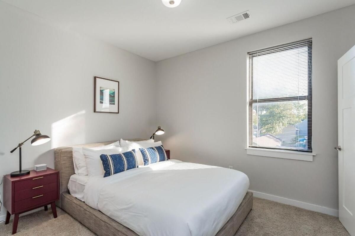 Two Cozysuites Alluring Music Row In Apartment Nashville