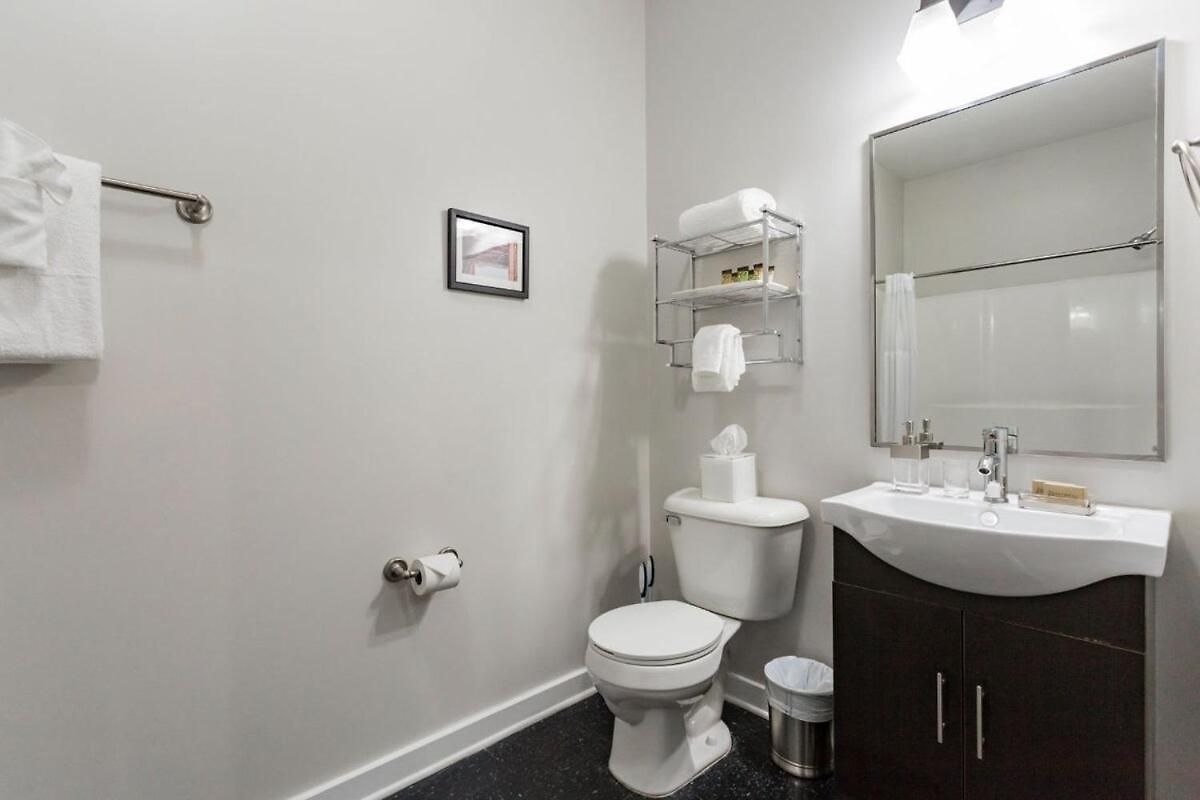 Cozysuites Two Stylish Music Row *