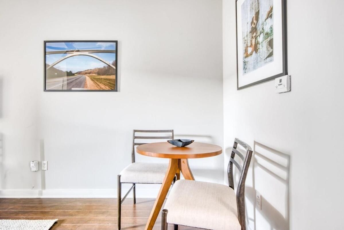 Two Cozysuites Stunning Music Row Apartment