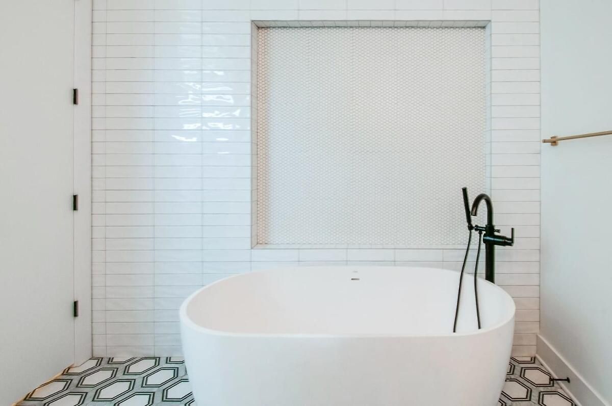Luxury Retreat: Rooftop Hot Tub Double Deck & Game *