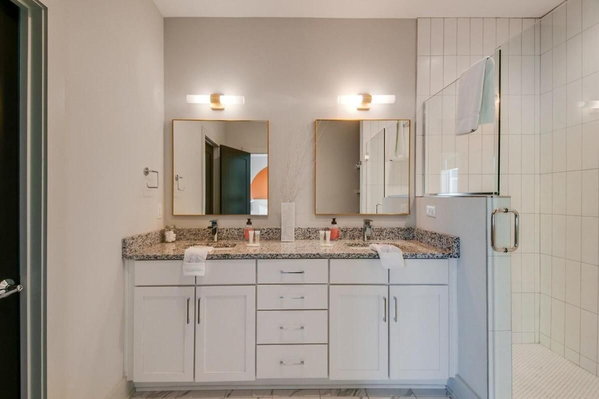 East Nash Lux - 13 Beds & Views Holiday home Nashville