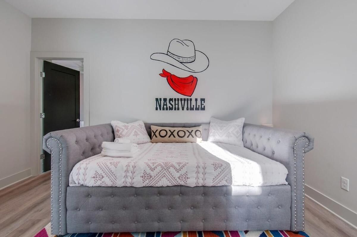 East Nash Lux - 13 Beds & Views Holiday home