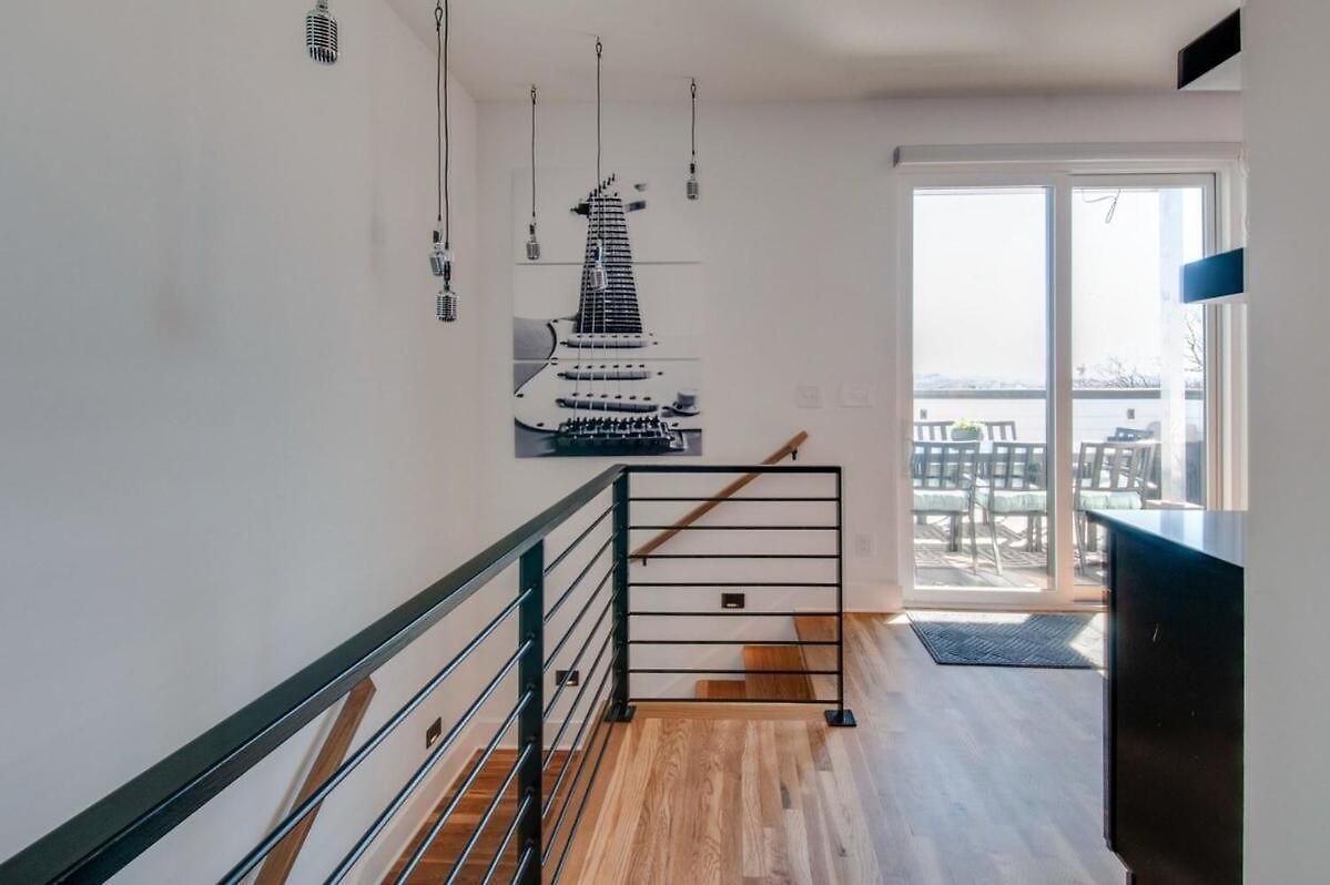 Luxury Retreat: Rooftop Hot Tub Double Deck & Game