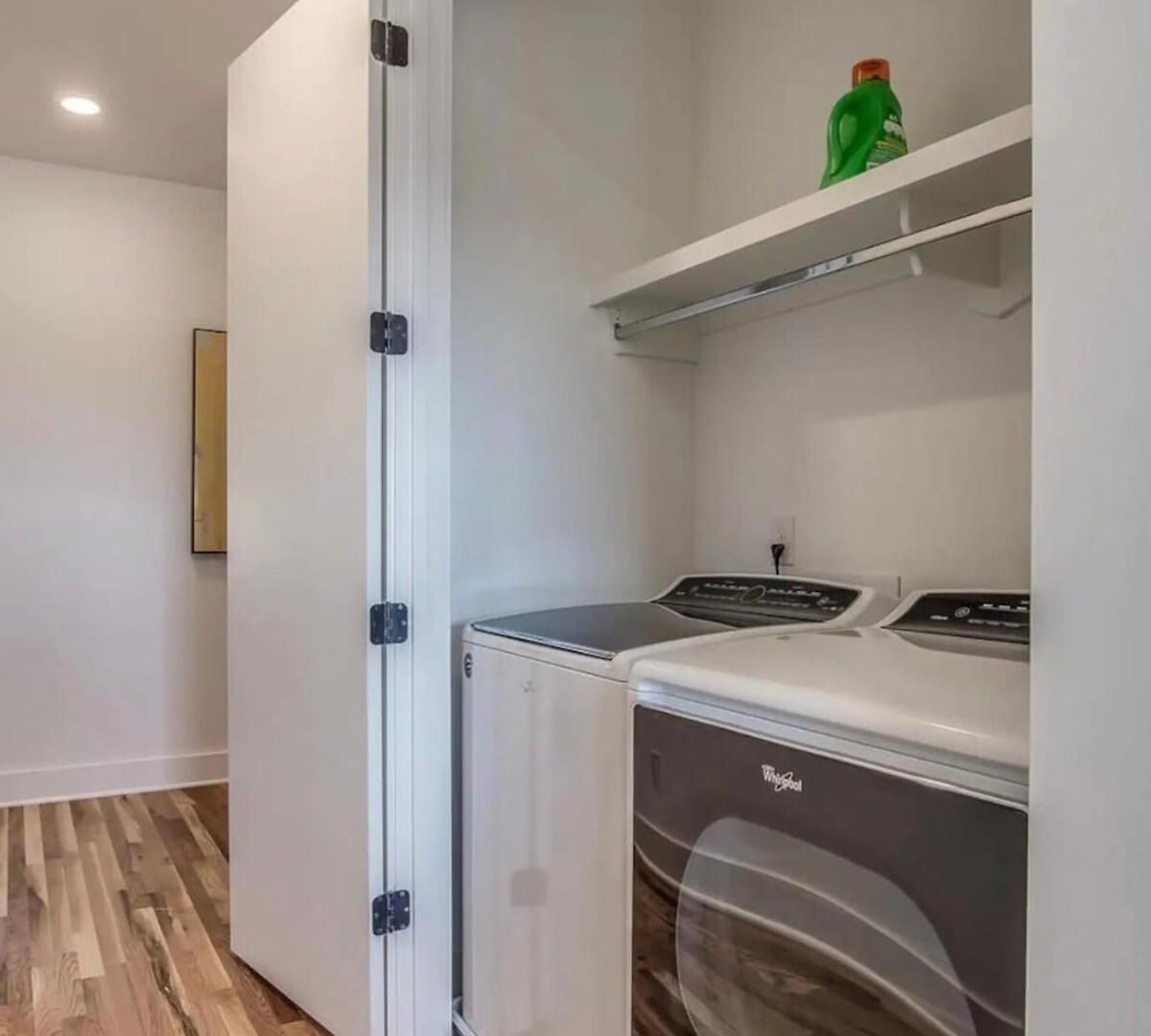 Luxury Retreat: Rooftop Hot Tub Double Deck & Game Holiday home *