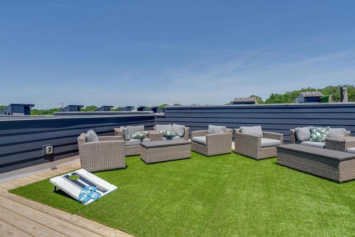 East Nash Double - 26 Beds Fast Nashville