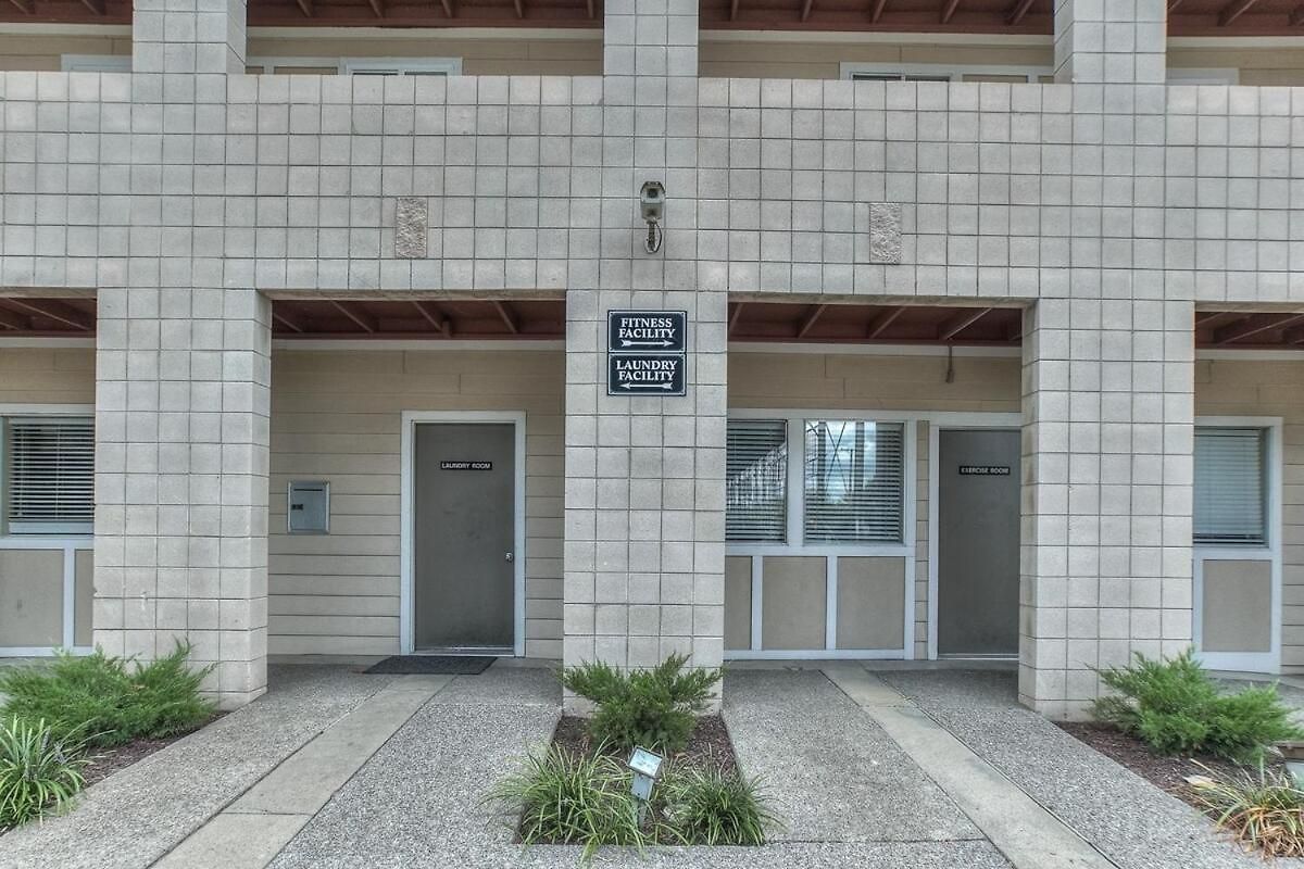 Walk To Broadway Riverfront With Pool Apartment Nashville