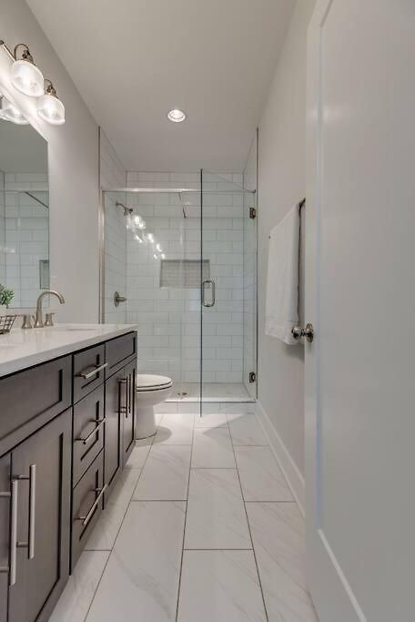 New Townhome 5 Mins To Broadway Sleeps 8 Holiday home *
